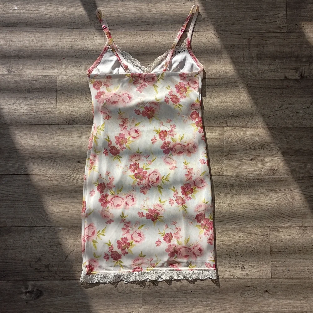 Floral Lace Trim Cami Tank Top - Pink Roses on White - Picture 3 of 8